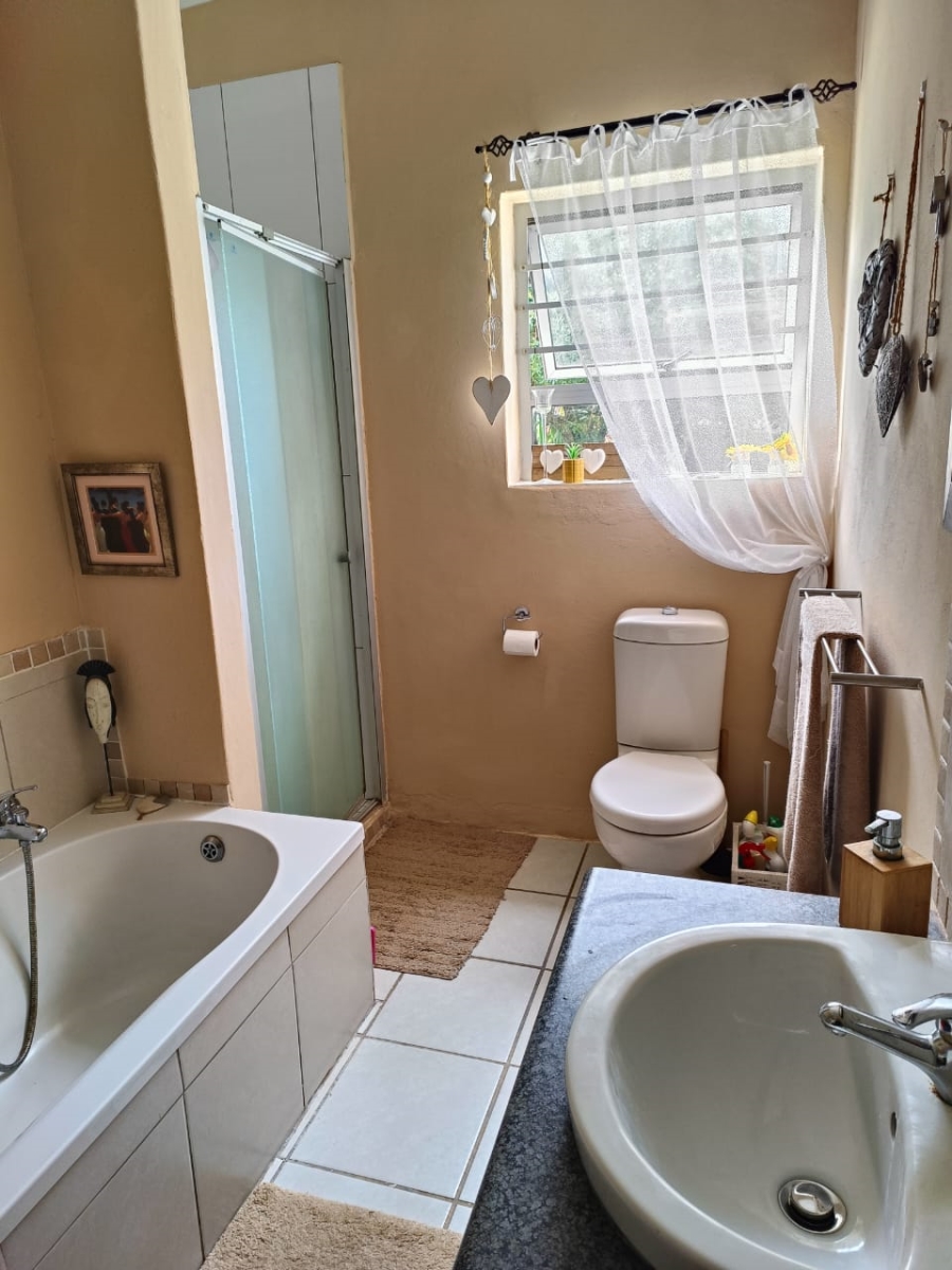 2 Bedroom Property for Sale in Bathurst Eastern Cape